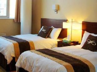 Room #28933225 at Pointe Plaza Hotel