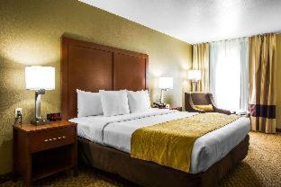 Room #28954916 at Comfort Inn & Suites Springfield I-44