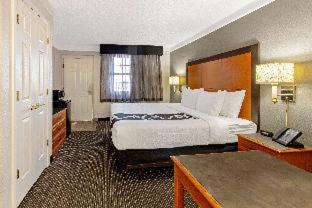 Room #46223109 at La Quinta Inn by Wyndham Santa Fe