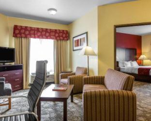 Room #32842410 at Comfort Suites Palm Desert I-10