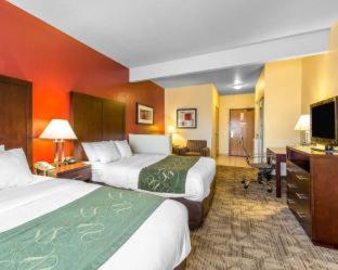 Room #32842412 at Comfort Suites Palm Desert I-10