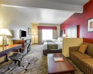 Room #32842412 at Comfort Suites Palm Desert I-10