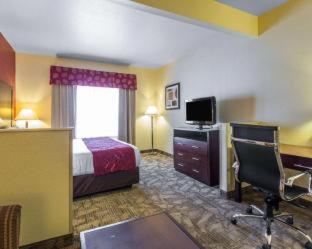 Room #32842413 at Comfort Suites Palm Desert I-10