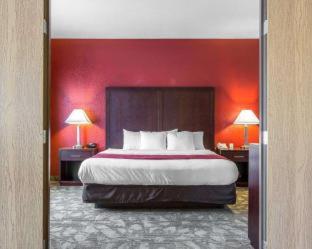 Room #32842415 at Comfort Suites Palm Desert I-10
