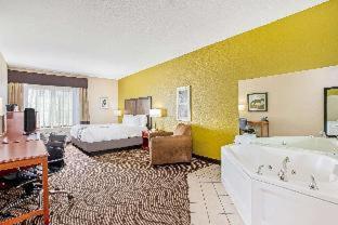 Room #46507910 at La Quinta Inn & Suites by Wyndham Corpus Christi Northwest