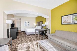 Room #46507913 at La Quinta Inn & Suites by Wyndham Corpus Christi Northwest