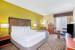 Room #46507914 at La Quinta Inn & Suites by Wyndham Corpus Christi Northwest