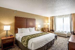 Room #40367956 at Comfort Inn & Suites Independence