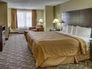 Room #45919210 at Quality Suites Baton Rouge East - Denham Springs