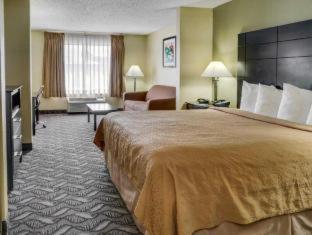 Room #45919210 at Quality Suites Baton Rouge East - Denham Springs