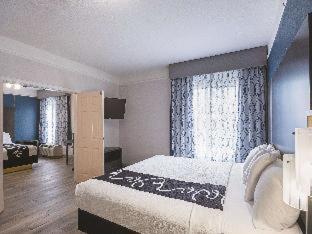 Room #46396914 at La Quinta Inn & Suites by Wyndham Kingwood Houston IAH Airpt