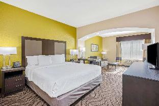 Room #46507917 at La Quinta Inn & Suites by Wyndham Corpus Christi Northwest