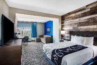 Room #233289212 at La Quinta Inn & Suites by Wyndham Pittsburg