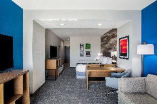 Room #233289214 at La Quinta Inn & Suites by Wyndham Pittsburg