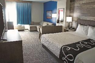 Room #233289214 at La Quinta Inn & Suites by Wyndham Pittsburg