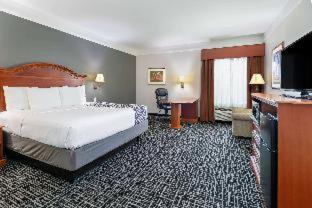 Room #45751017 at La Quinta Inn & Suites by Wyndham I-20 Longview South