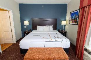 Room #45971934 at La Quinta Inn & Suites by Wyndham Houston East at Normandy