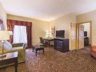 Room #45971909 at La Quinta Inn & Suites by Wyndham Houston East at Normandy