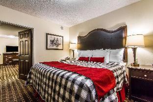 Room #49020218 at Evangeline Downs Hotel, Ascend Hotel Collection
