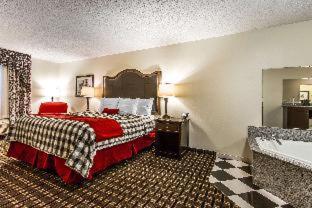 Room #49020217 at Evangeline Downs Hotel, Ascend Hotel Collection