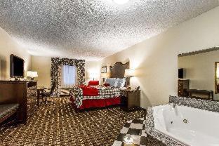 Room #49020217 at Evangeline Downs Hotel, Ascend Hotel Collection