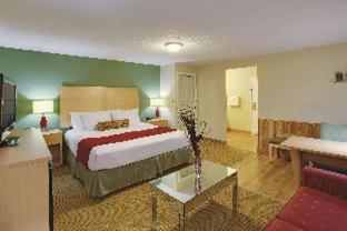 Room #46566107 at La Quinta Inn & Suites by Wyndham Roanoke Salem