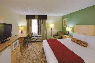 Room #46566108 at La Quinta Inn & Suites by Wyndham Roanoke Salem