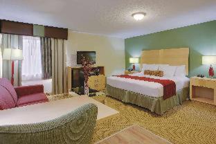 Room #46566109 at La Quinta Inn & Suites by Wyndham Roanoke Salem