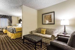 Room #49020220 at Evangeline Downs Hotel, Ascend Hotel Collection
