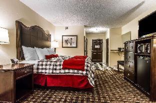 Room #49020221 at Evangeline Downs Hotel, Ascend Hotel Collection