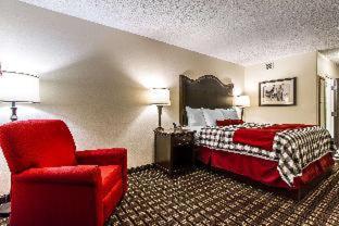 Room #49020221 at Evangeline Downs Hotel, Ascend Hotel Collection