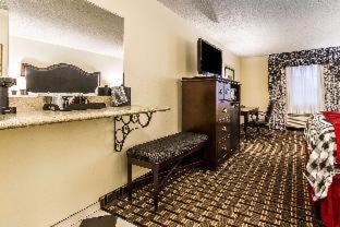 Room #49020221 at Evangeline Downs Hotel, Ascend Hotel Collection