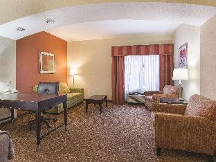 Room #45971915 at La Quinta Inn & Suites by Wyndham Houston East at Normandy