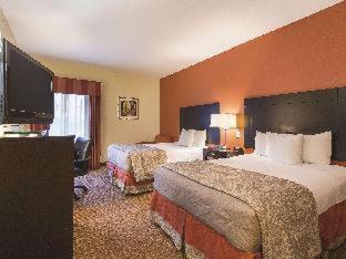 Room #45971929 at La Quinta Inn & Suites by Wyndham Houston East at Normandy