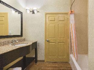 Room #45971917 at La Quinta Inn & Suites by Wyndham Houston East at Normandy