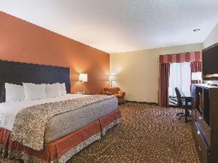 Room #45971917 at La Quinta Inn & Suites by Wyndham Houston East at Normandy