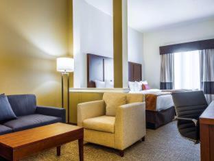 Room #130205908 at Comfort Suites Woodland - Sacramento Airport