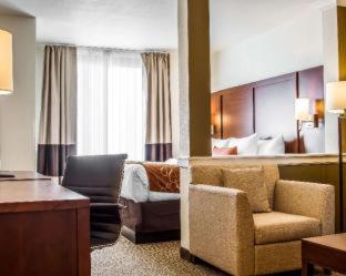 Room #130205909 at Comfort Suites Woodland - Sacramento Airport