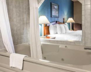 Room #49103208 at Quality Inn