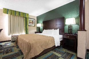 Room #49042909 at Quality Inn & Suites Arnold - St Louis