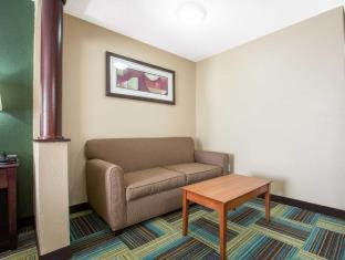 Room #49042909 at Quality Inn & Suites Arnold - St Louis