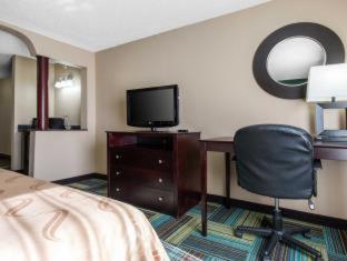Room #49042909 at Quality Inn & Suites Arnold - St Louis