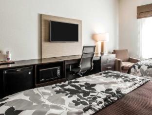 Room #137191307 at Sleep Inn & Suites Hannibal West