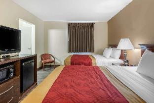 Room #48979710 at Econo Lodge Inn & Suites Des Moines Fairgrounds Area