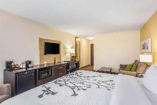 Room #137191308 at Sleep Inn & Suites Hannibal West