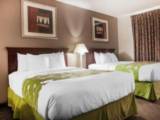 Room #48979710 at Econo Lodge Inn & Suites Des Moines Fairgrounds Area