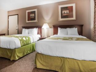 Room #48979710 at Econo Lodge Inn & Suites Des Moines Fairgrounds Area