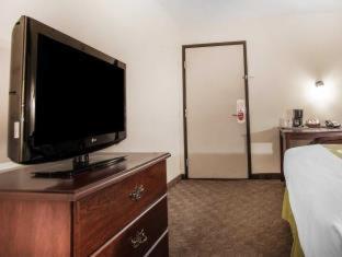 Room #48979710 at Econo Lodge Inn & Suites Des Moines Fairgrounds Area
