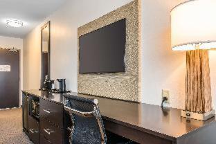Room #184874312 at Sleep Inn & Suites Cumberland - LaVale