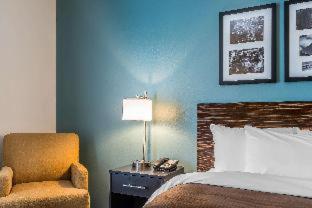 Room #184874313 at Sleep Inn & Suites Cumberland - LaVale